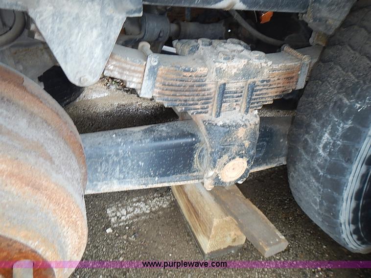 image for item J1077 2006 International 7400 tank truck