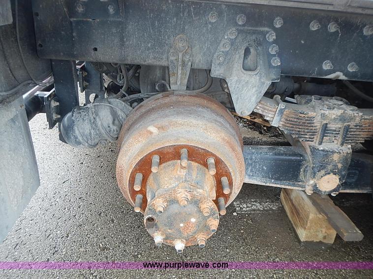 image for item J1077 2006 International 7400 tank truck