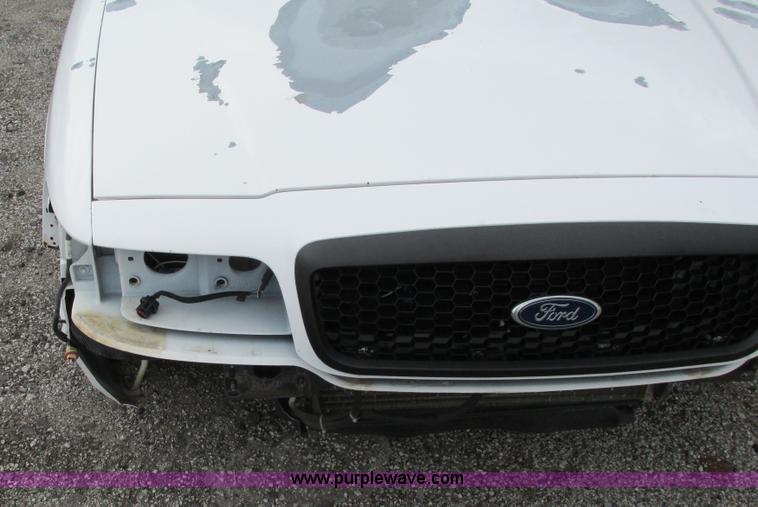 image for item J1134 2005 Ford Crown Victoria Police Interceptor