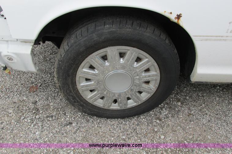 image for item J1134 2005 Ford Crown Victoria Police Interceptor