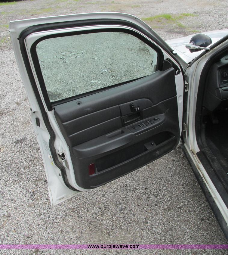 image for item J1134 2005 Ford Crown Victoria Police Interceptor