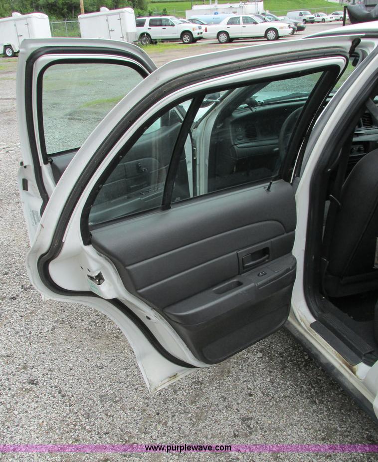 image for item J1134 2005 Ford Crown Victoria Police Interceptor