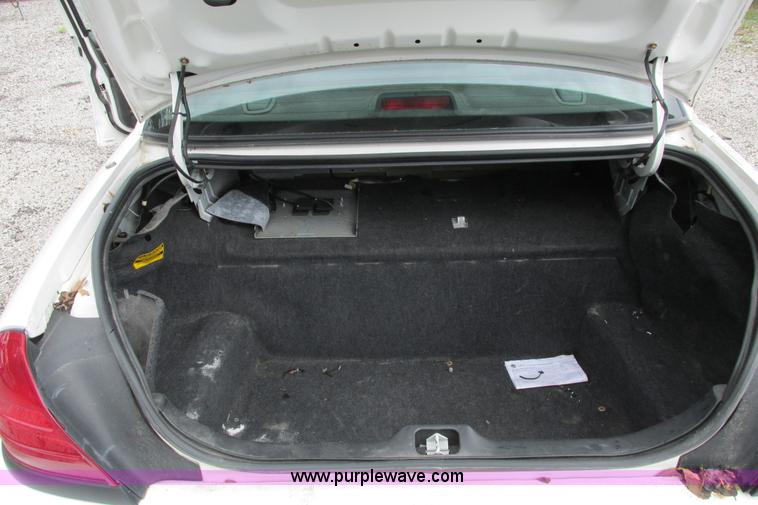 image for item J1134 2005 Ford Crown Victoria Police Interceptor