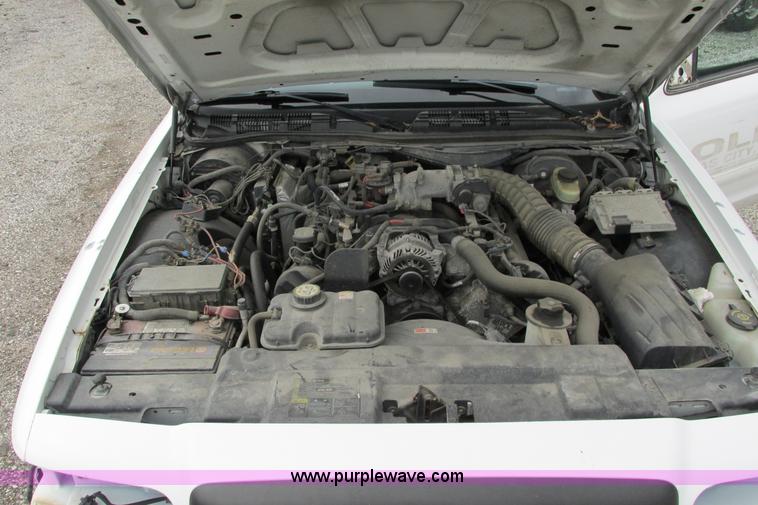 image for item J1134 2005 Ford Crown Victoria Police Interceptor