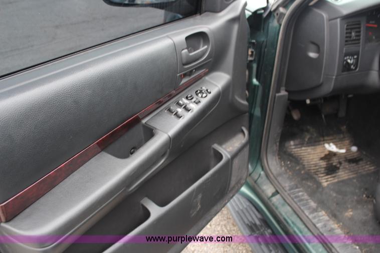 image for item J1155 2001 Dodge Durango SUV