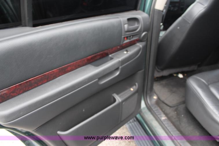 image for item J1155 2001 Dodge Durango SUV