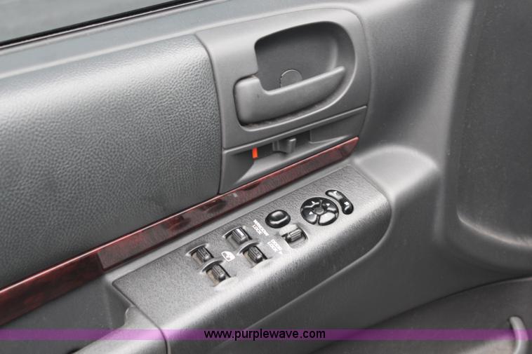 image for item J1155 2001 Dodge Durango SUV