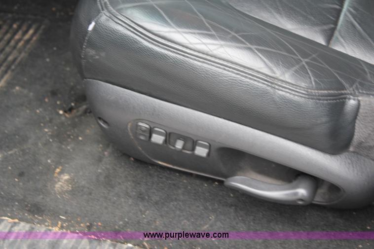 image for item J1155 2001 Dodge Durango SUV