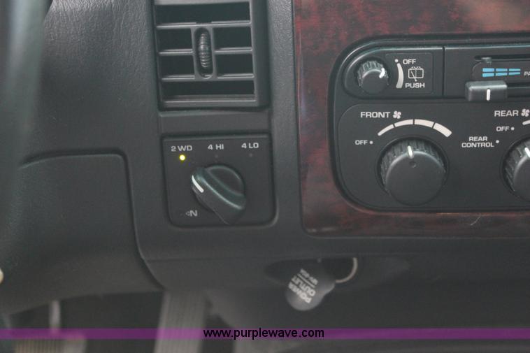 image for item J1155 2001 Dodge Durango SUV