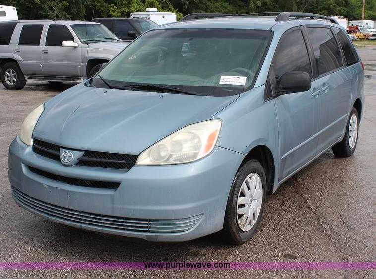 image for item J1156 2005 Toyota Sienna van