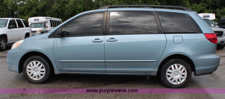 image for item J1156 2005 Toyota Sienna van