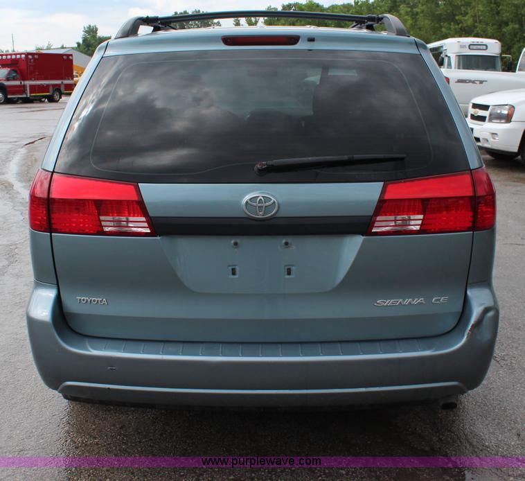 image for item J1156 2005 Toyota Sienna van