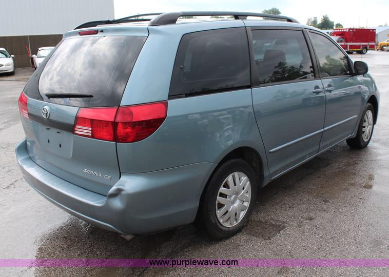 image for item J1156 2005 Toyota Sienna van