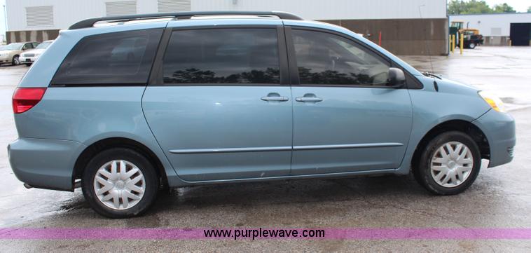 image for item J1156 2005 Toyota Sienna van