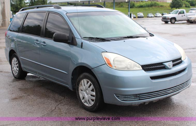 image for item J1156 2005 Toyota Sienna van