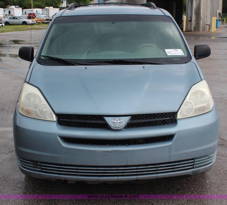 image for item J1156 2005 Toyota Sienna van