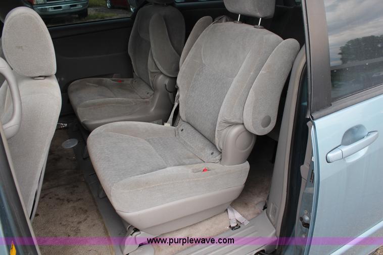image for item J1156 2005 Toyota Sienna van
