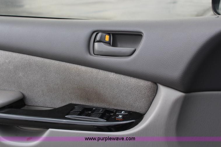 image for item J1156 2005 Toyota Sienna van