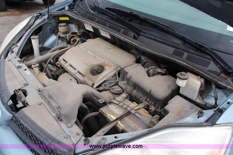 image for item J1156 2005 Toyota Sienna van