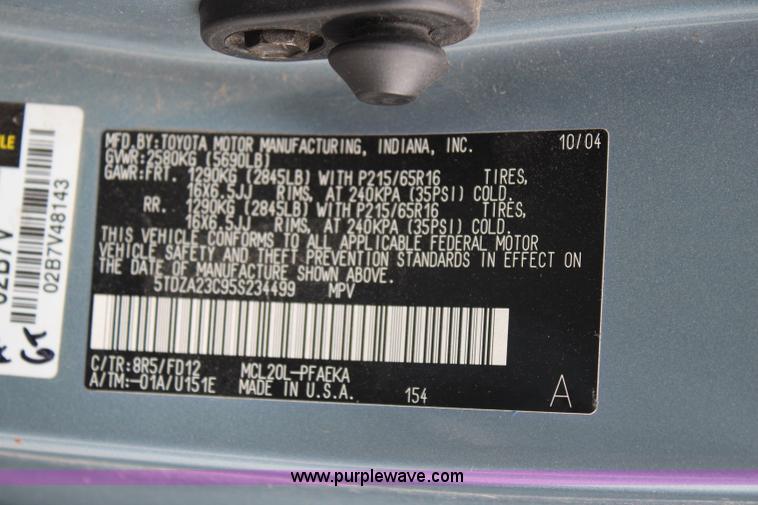 image for item J1156 2005 Toyota Sienna van