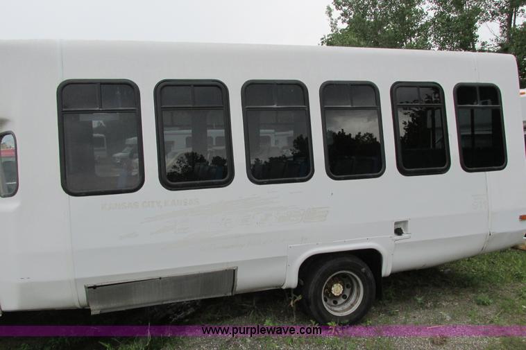 image for item J1184 1998 Ford Econoline E450 transit bus