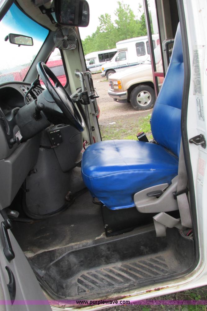 image for item J1184 1998 Ford Econoline E450 transit bus