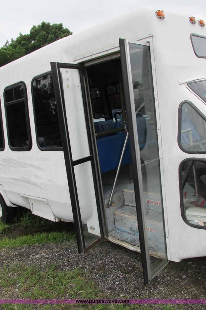 image for item J1184 1998 Ford Econoline E450 transit bus