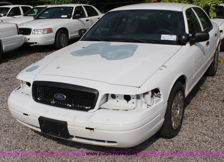 image for item J1186 2005 Ford Crown Victoria Police Interceptor 4.6L V8 SOHC 16V FFV gas engine