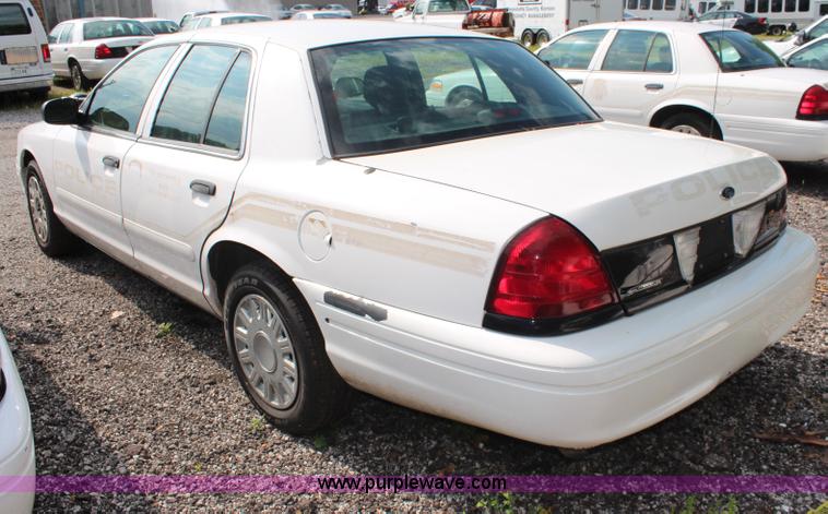 image for item J1186 2005 Ford Crown Victoria Police Interceptor 4.6L V8 SOHC 16V FFV gas engine