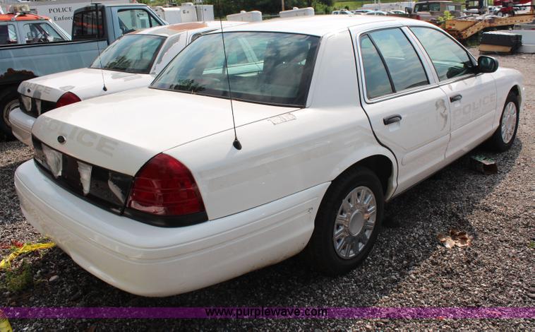 image for item J1186 2005 Ford Crown Victoria Police Interceptor 4.6L V8 SOHC 16V FFV gas engine