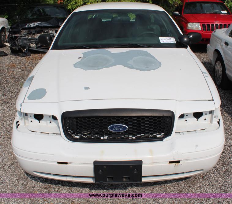 image for item J1186 2005 Ford Crown Victoria Police Interceptor 4.6L V8 SOHC 16V FFV gas engine