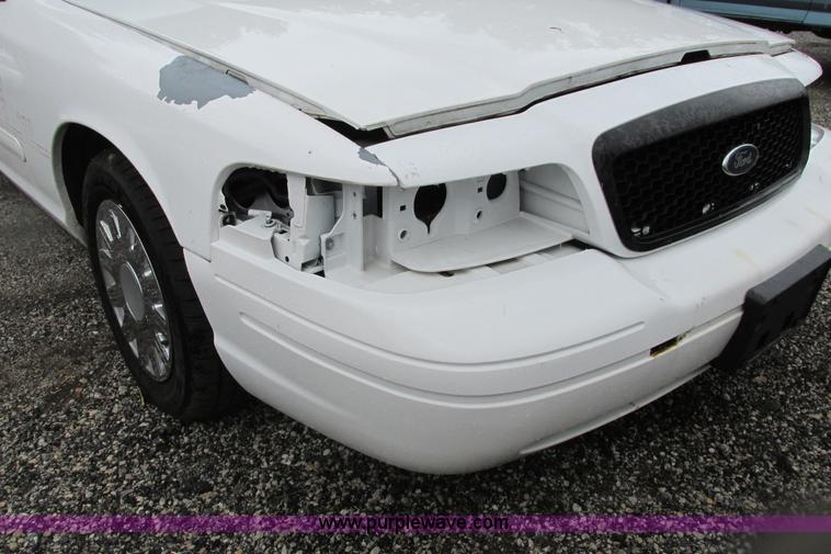 image for item J1186 2005 Ford Crown Victoria Police Interceptor 4.6L V8 SOHC 16V FFV gas engine