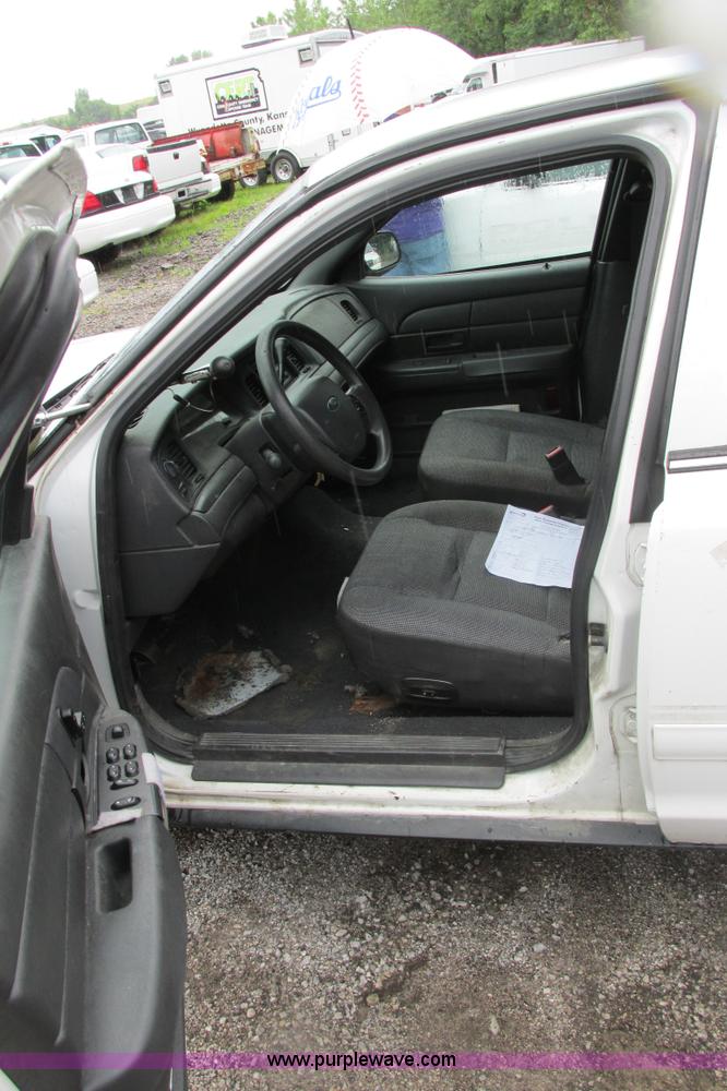 image for item J1186 2005 Ford Crown Victoria Police Interceptor 4.6L V8 SOHC 16V FFV gas engine