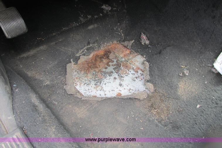 image for item J1186 2005 Ford Crown Victoria Police Interceptor 4.6L V8 SOHC 16V FFV gas engine