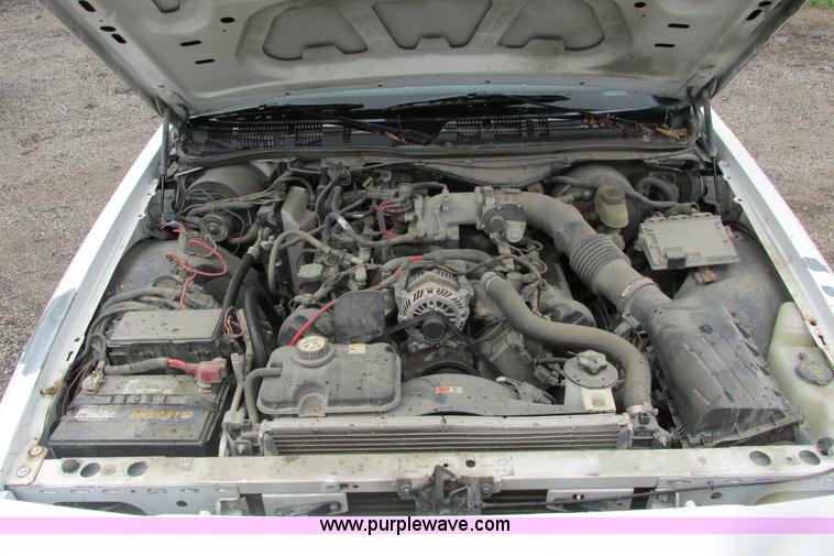 image for item J1186 2005 Ford Crown Victoria Police Interceptor 4.6L V8 SOHC 16V FFV gas engine