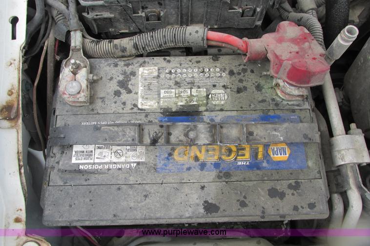 image for item J1186 2005 Ford Crown Victoria Police Interceptor 4.6L V8 SOHC 16V FFV gas engine