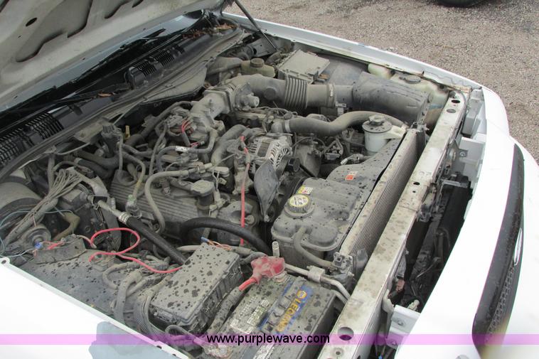 image for item J1186 2005 Ford Crown Victoria Police Interceptor 4.6L V8 SOHC 16V FFV gas engine