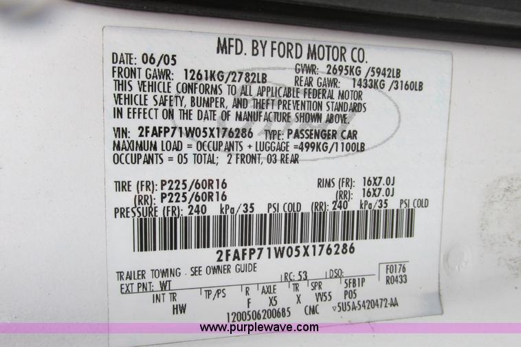 image for item J1186 2005 Ford Crown Victoria Police Interceptor 4.6L V8 SOHC 16V FFV gas engine