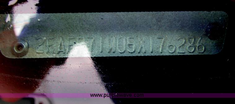 image for item J1186 2005 Ford Crown Victoria Police Interceptor 4.6L V8 SOHC 16V FFV gas engine