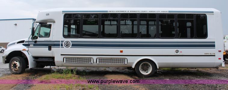 image for item J1199 2007 International 3200 bus