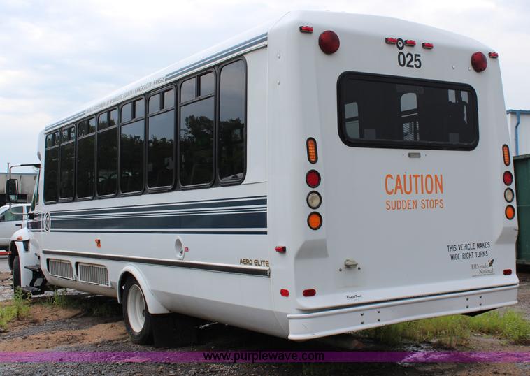 image for item J1199 2007 International 3200 bus