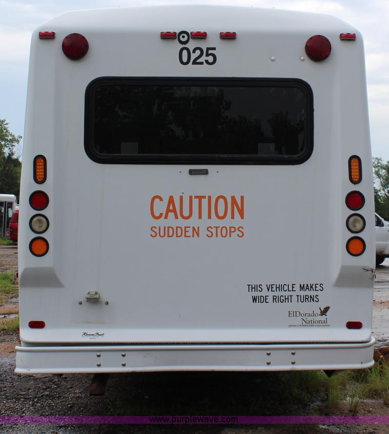 image for item J1199 2007 International 3200 bus