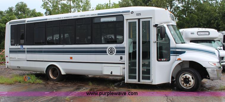 image for item J1199 2007 International 3200 bus