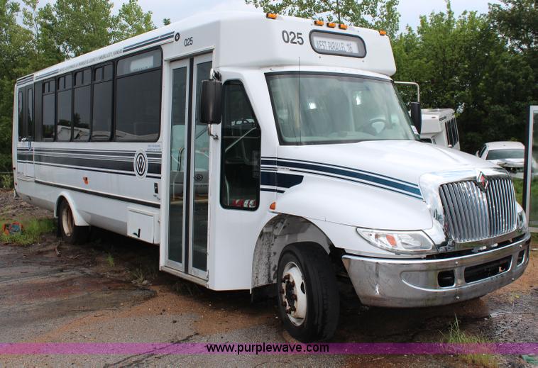 image for item J1199 2007 International 3200 bus