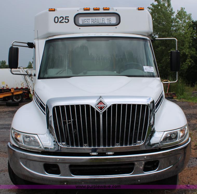 image for item J1199 2007 International 3200 bus