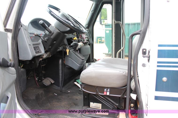 image for item J1199 2007 International 3200 bus
