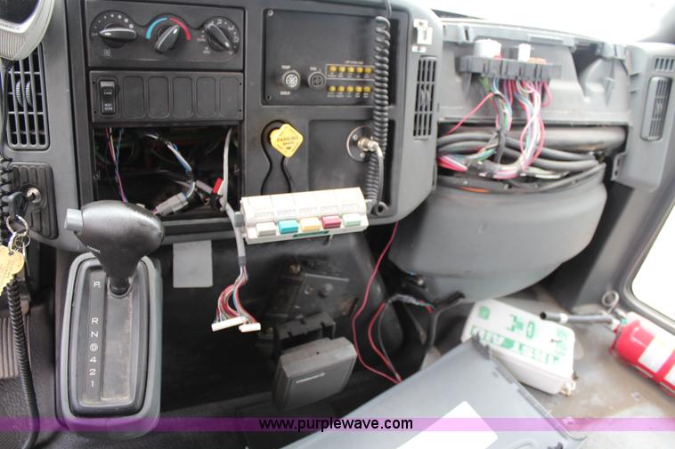 image for item J1199 2007 International 3200 bus