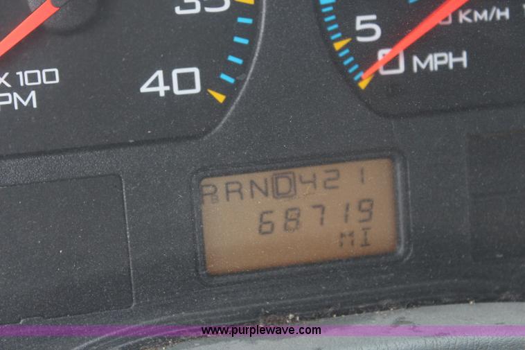 image for item J1199 2007 International 3200 bus