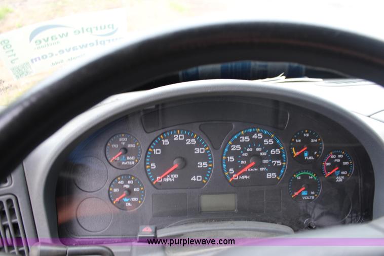 image for item J1199 2007 International 3200 bus