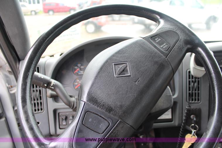 image for item J1199 2007 International 3200 bus